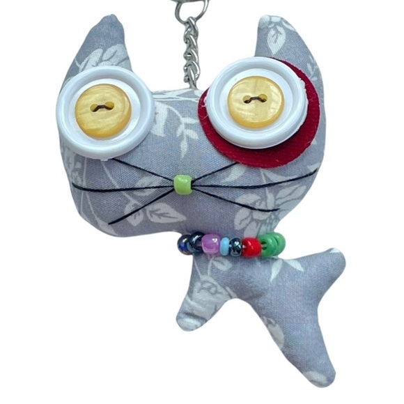 Handmade Gray Floral Big Head Kitty Cat Keychain Purse Charm - Picture 1 of 5